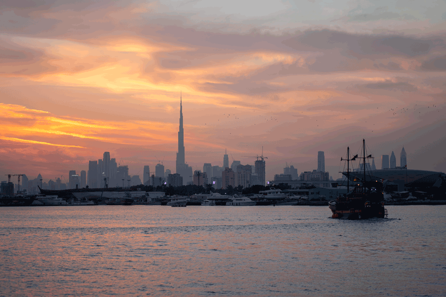 Vue sur la Skyline depuis Creek Harbour
