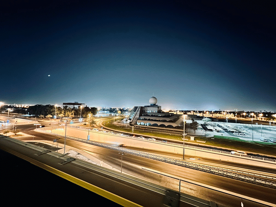 Spokojna panorama i autentyczna architektura miasta Al Ain w ZEA