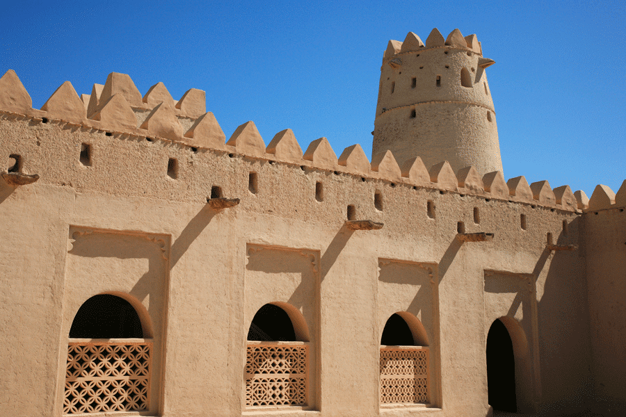 Malownicza trasa roadtripu z Dubaju do spokojnego Al Ain przez pustynię